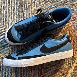 Nike Men's Sky Blue and Black Sneakers. NWOT